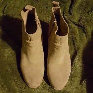 Mossimo faux suede booties size 11